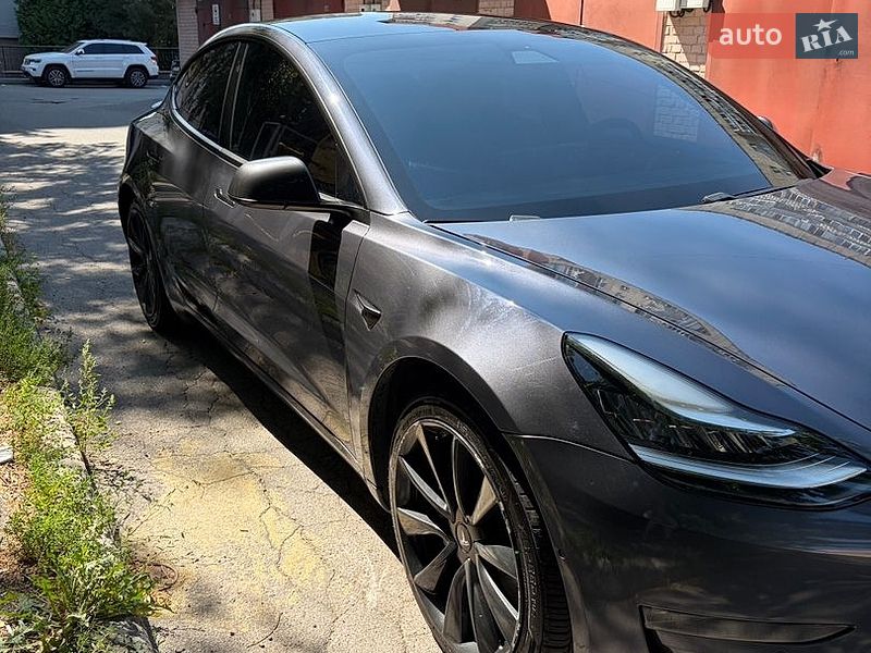 Седан Tesla Model 3 2020 в Вінниці