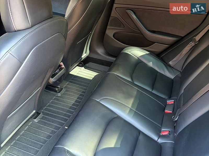 Седан Tesla Model 3 2020 в Виннице