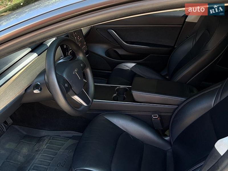 Седан Tesla Model 3 2020 в Вінниці
