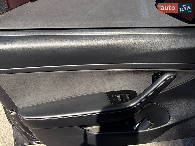 Седан Tesla Model 3 2020 в Вінниці