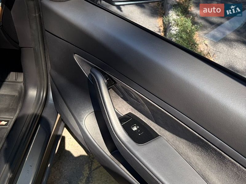 Седан Tesla Model 3 2020 в Виннице