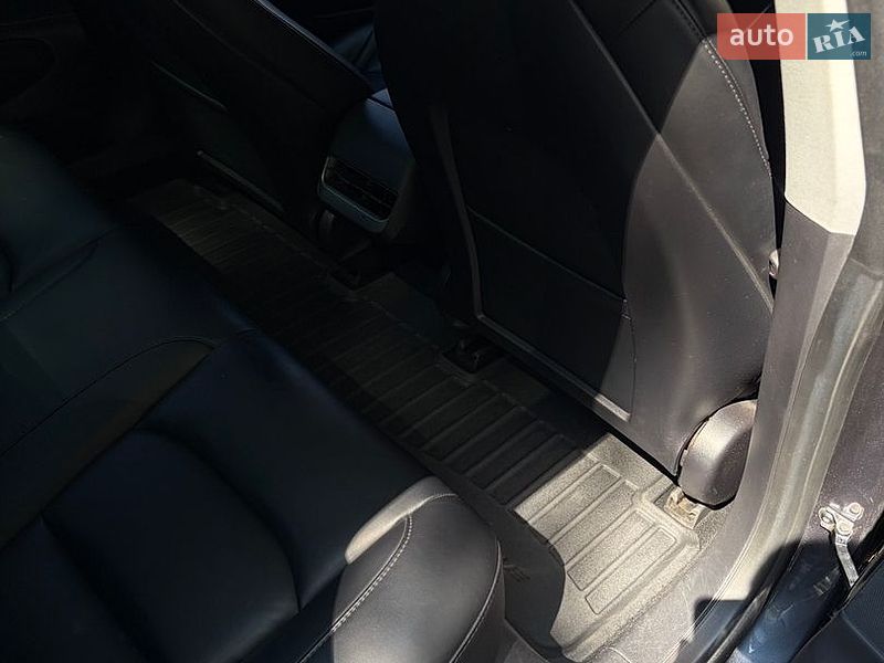 Седан Tesla Model 3 2020 в Вінниці
