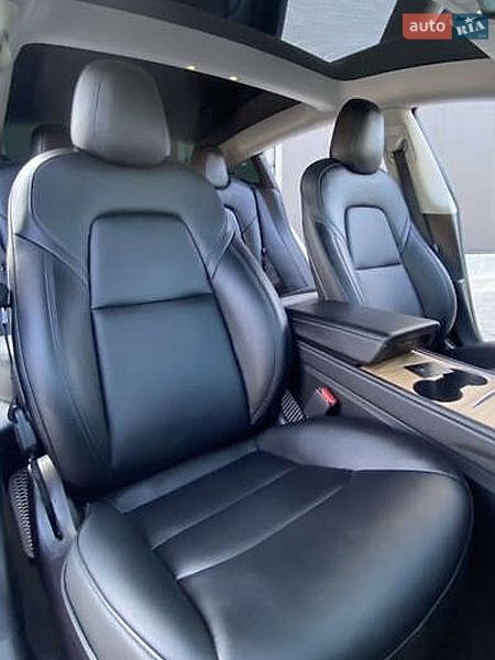 Седан Tesla Model 3 2022 в Киеве