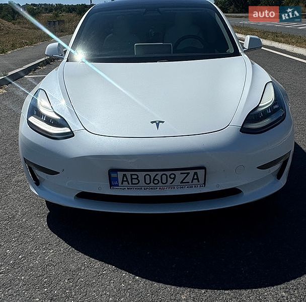 Седан Tesla Model 3 2019 в Тальном
