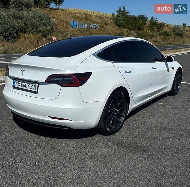 Седан Tesla Model 3 2019 в Тальном