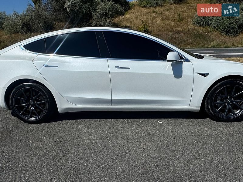 Седан Tesla Model 3 2019 в Тальном фото 4 Седан Tesla Model 3 2019 в Тальном