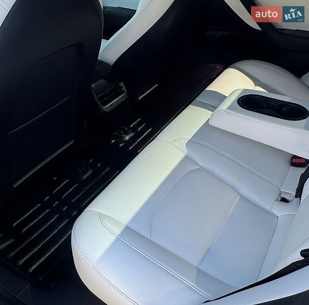 Седан Tesla Model 3 2019 в Тальном фото 10 Седан Tesla Model 3 2019 в Тальном
