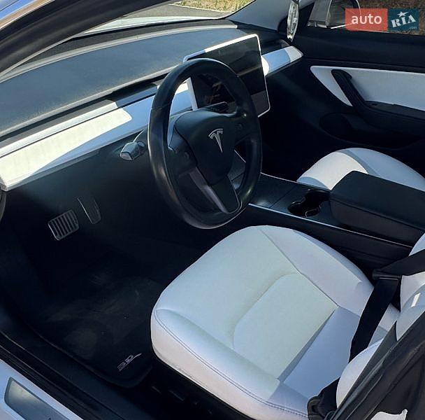 Седан Tesla Model 3 2019 в Тальном