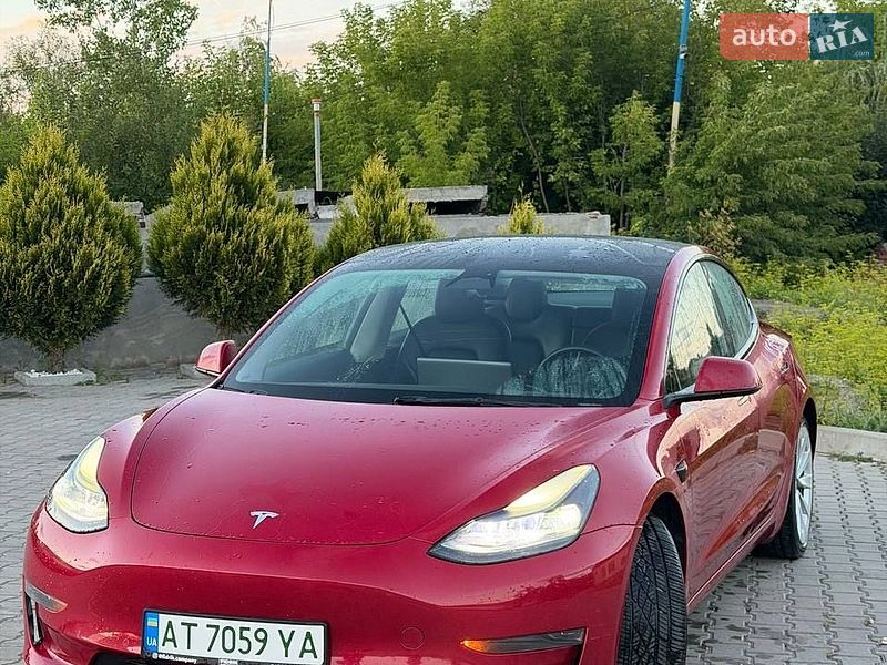 Седан Tesla Model 3 2022 в Коломиї