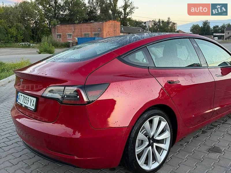 Седан Tesla Model 3 2022 в Коломиї