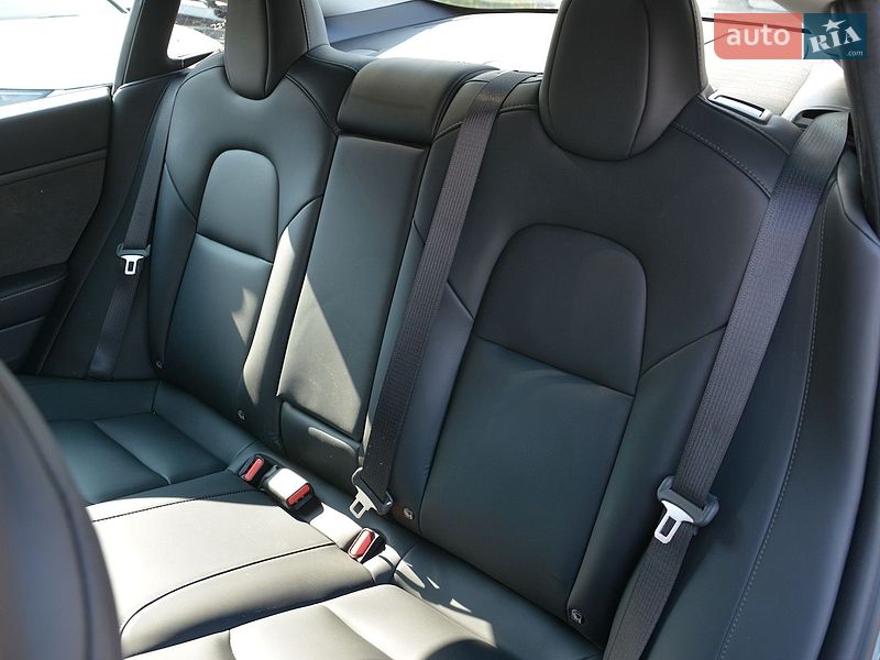 Седан Tesla Model 3 2023 в Києві