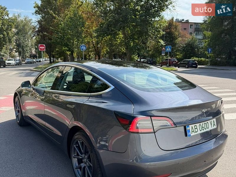 Седан Tesla Model 3 2020 в Виннице