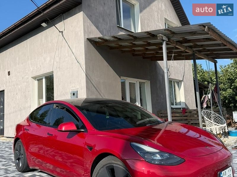 Седан Tesla Model 3 2022 в Виннице
