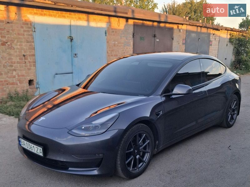 Седан Tesla Model 3 2021 в Кропивницькому