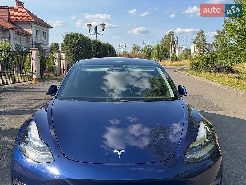 Седан Tesla Model 3 2019 в Шептицькому