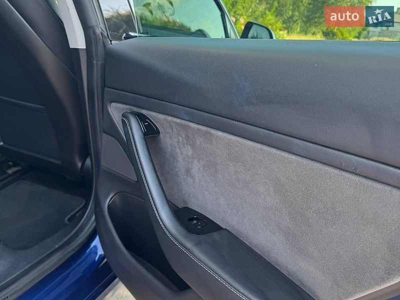 Седан Tesla Model 3 2019 в Шептицькому