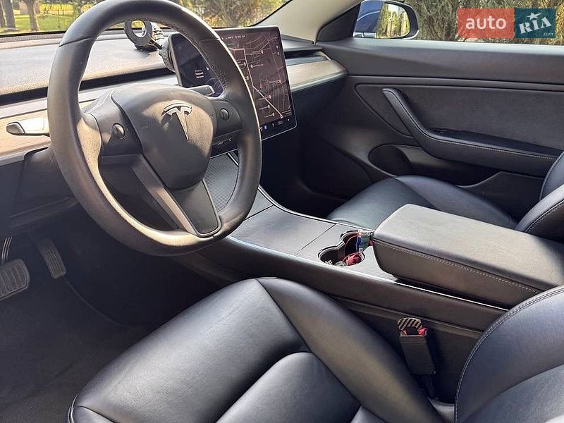 Седан Tesla Model 3 2019 в Шептицькому