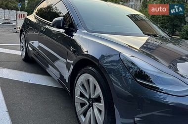 Седан Tesla Model 3 2021 в Киеве