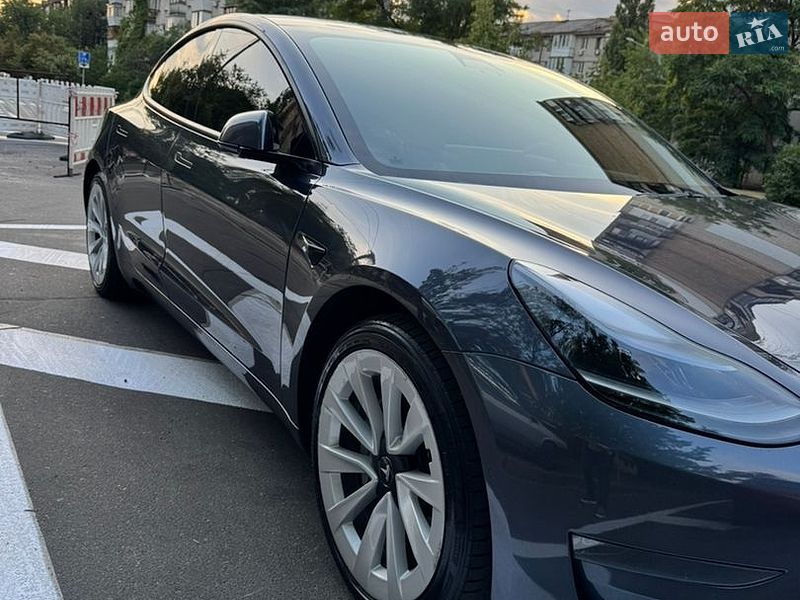 Седан Tesla Model 3 2021 в Киеве
