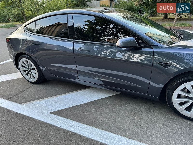 Седан Tesla Model 3 2021 в Киеве