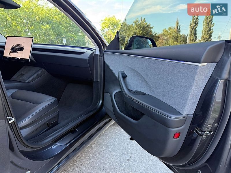 Седан Tesla Model 3 2024 в Миколаєві