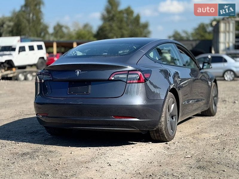 Седан Tesla Model 3 2022 в Бурштині