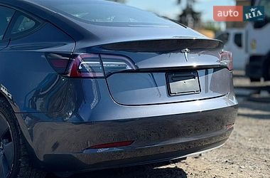 Седан Tesla Model 3 2022 в Бурштині