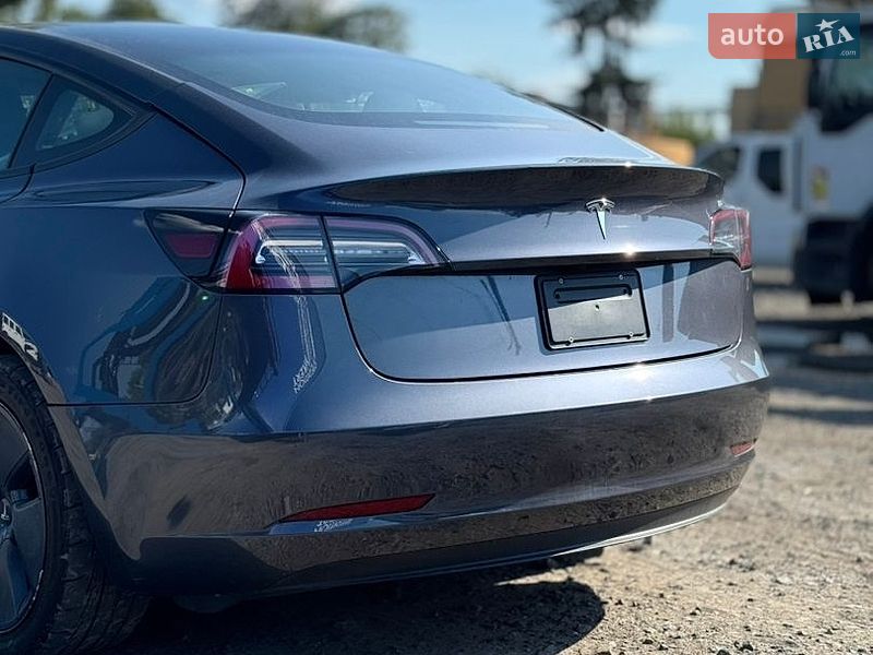 Седан Tesla Model 3 2022 в Бурштині