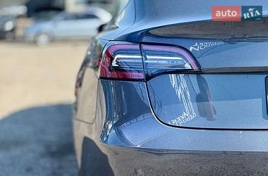 Седан Tesla Model 3 2022 в Бурштині
