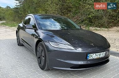 Седан Tesla Model 3 2024 в Львове