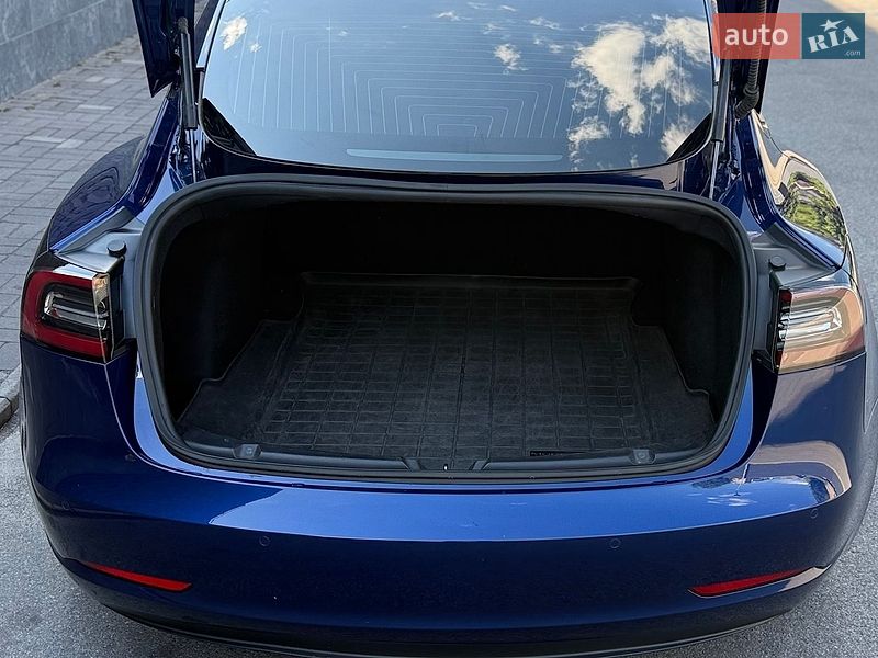 Седан Tesla Model 3 2019 в Запоріжжі