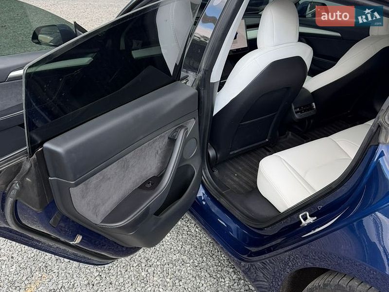 Седан Tesla Model 3 2022 в Хмельницком