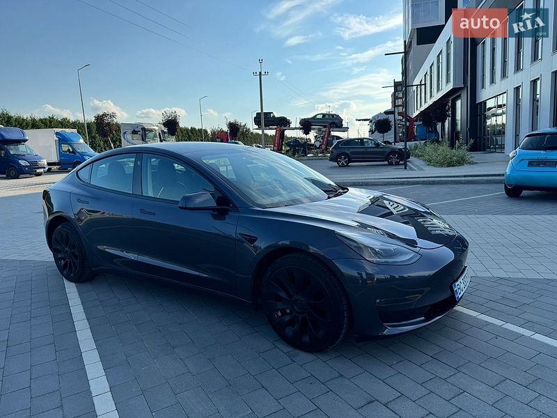Седан Tesla Model 3 2022 в Львові