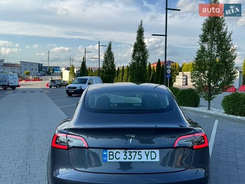 Седан Tesla Model 3 2022 в Львові