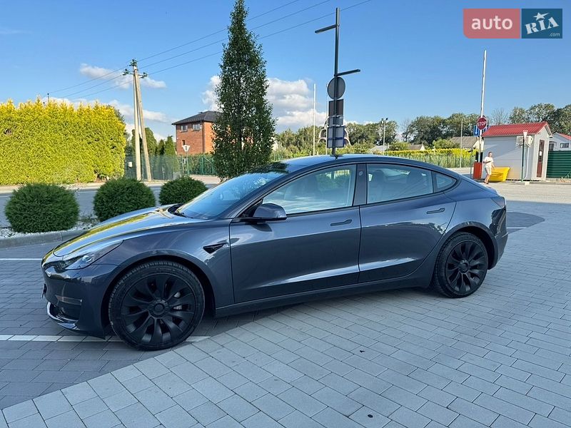 Седан Tesla Model 3 2022 в Львові