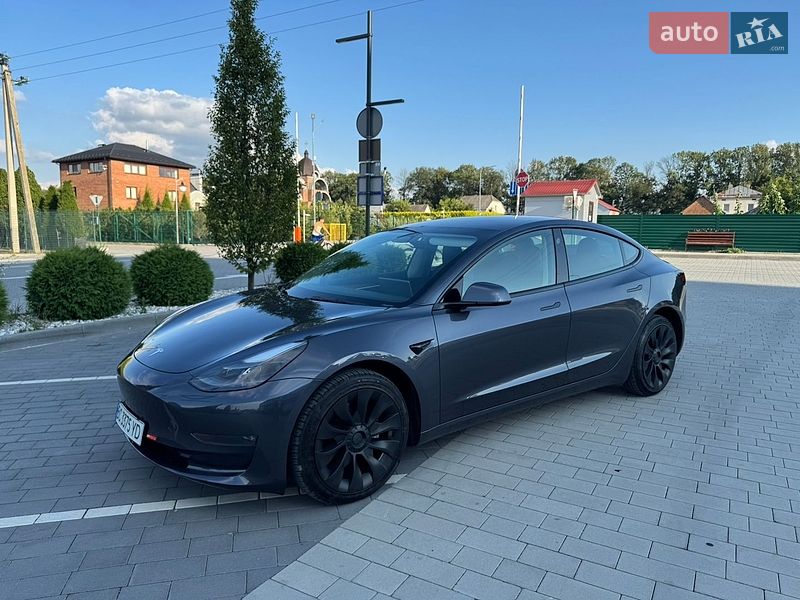 Седан Tesla Model 3 2022 в Львові