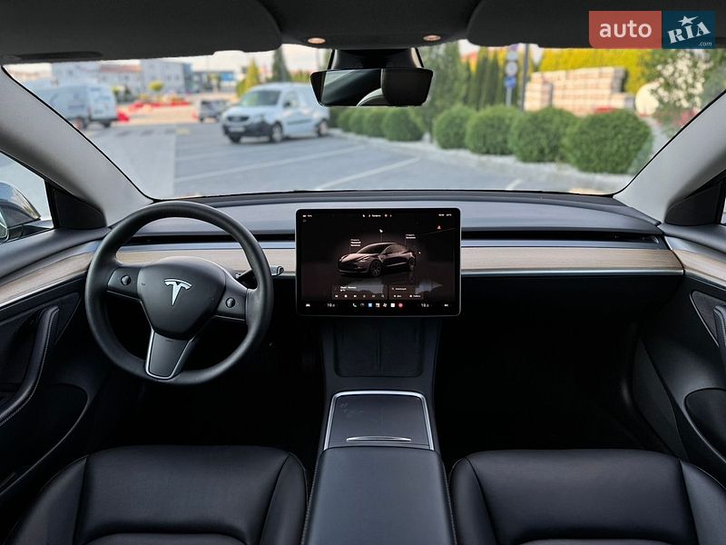 Седан Tesla Model 3 2022 в Львові