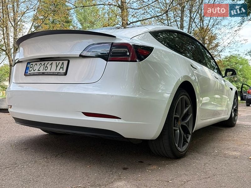 Седан Tesla Model 3 2021 в Калуші