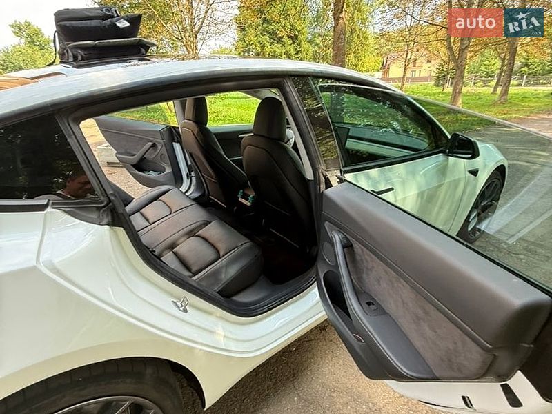 Седан Tesla Model 3 2021 в Калуші