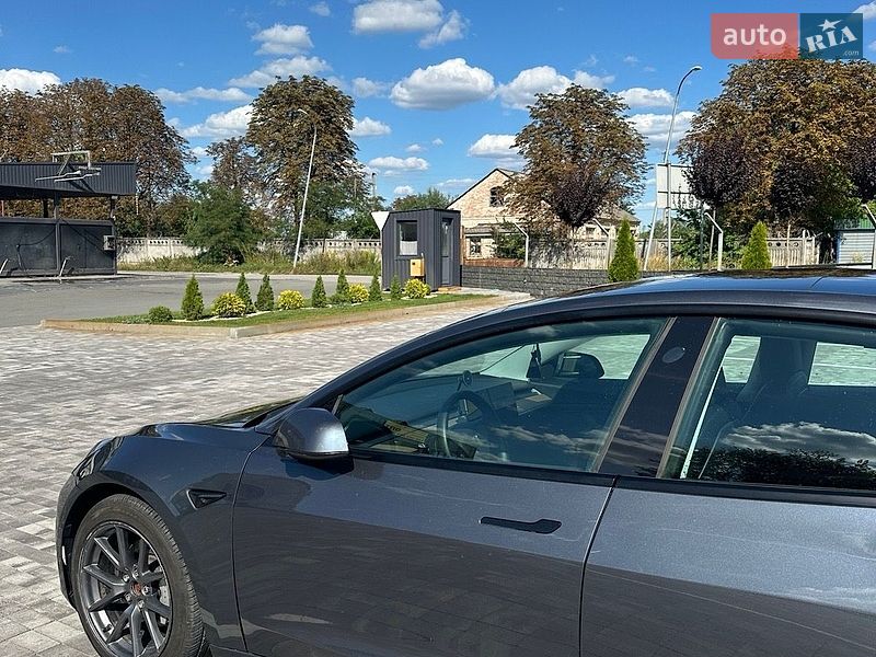 Седан Tesla Model 3 2021 в Києві