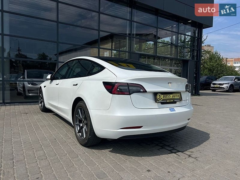 Седан Tesla Model 3 2020 в Ивано-Франковске