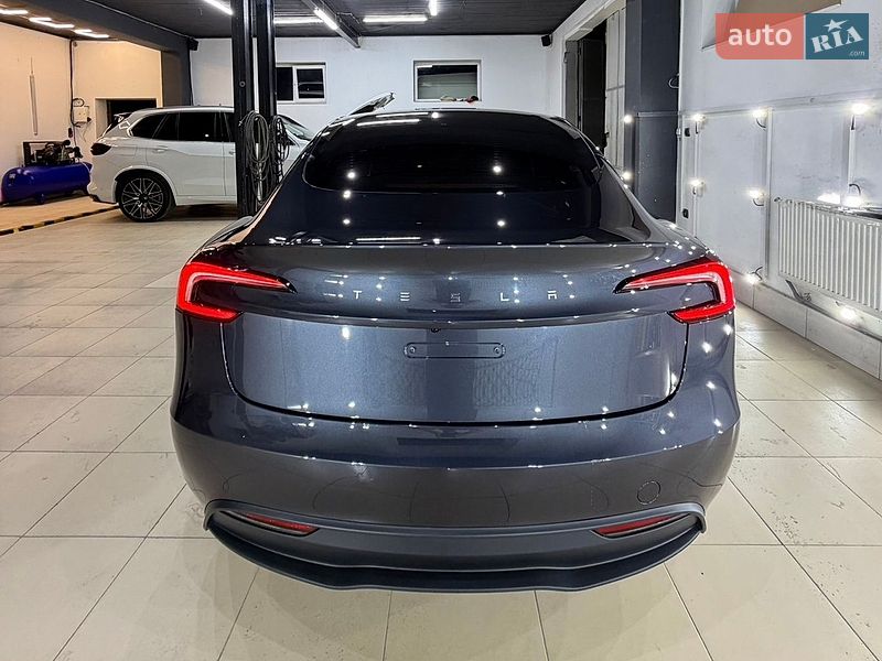 Седан Tesla Model 3 2024 в Коломиї