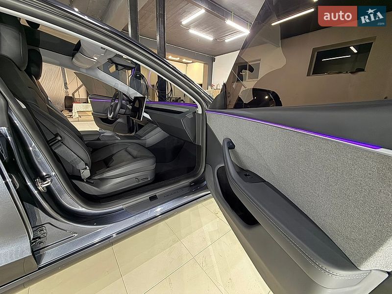 Седан Tesla Model 3 2024 в Коломиї