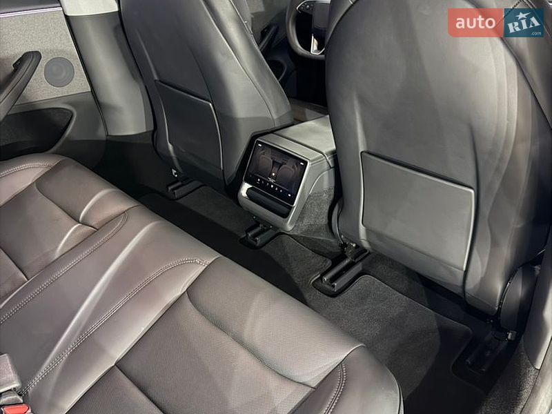 Седан Tesla Model 3 2024 в Коломиї
