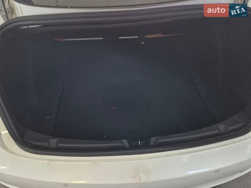Седан Tesla Model 3 2019 в Києві
