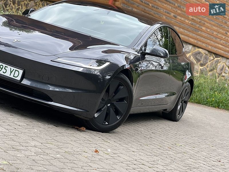 Седан Tesla Model 3 2025 в Самборі