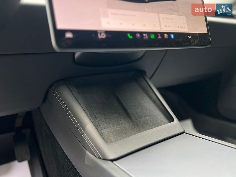 Седан Tesla Model 3 2025 в Самборі