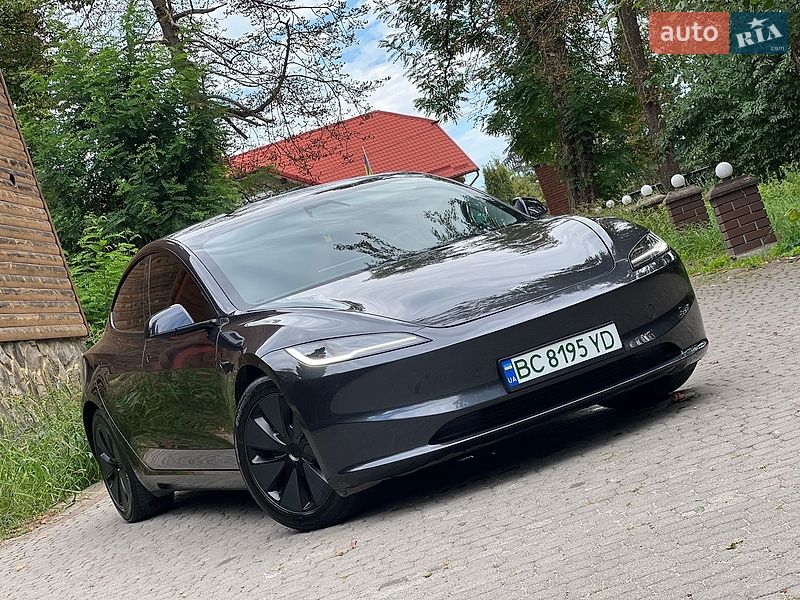 Седан Tesla Model 3 2025 в Самборі