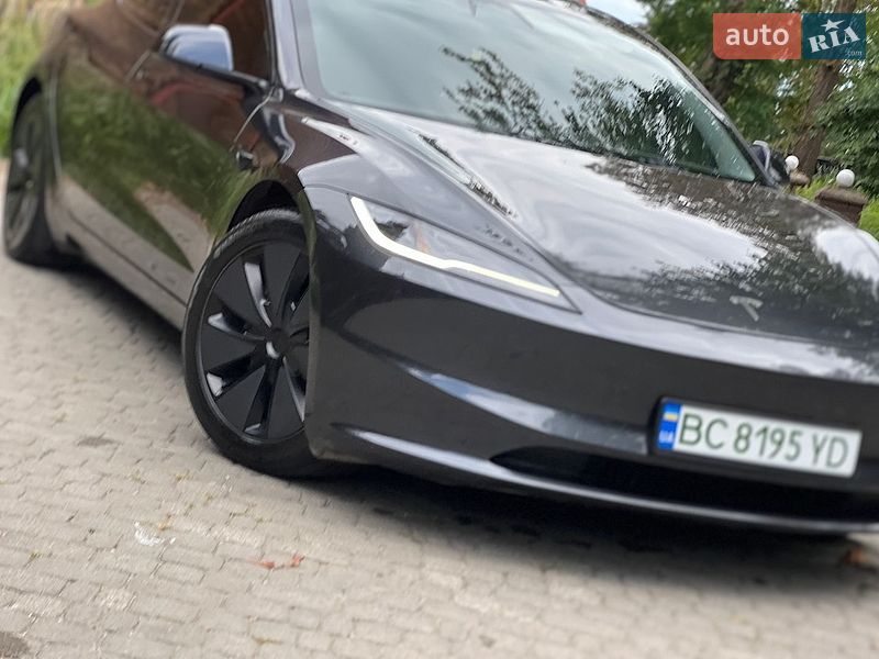 Седан Tesla Model 3 2025 в Самборі