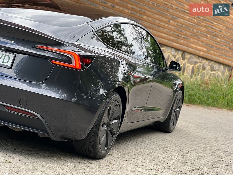 Седан Tesla Model 3 2025 в Самборі